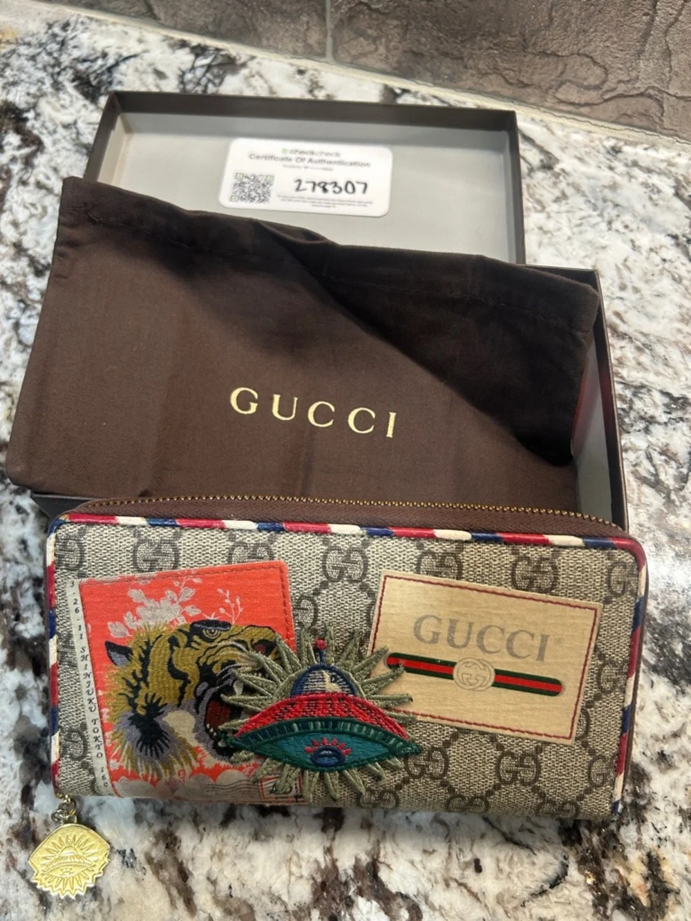 Gucci RARE GG Supreme Zip Wallet with Multicolor Embroidered Tiger and UFO - Picture 2 of 11